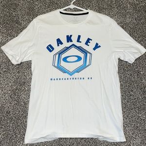 Men’s Oakley shirt